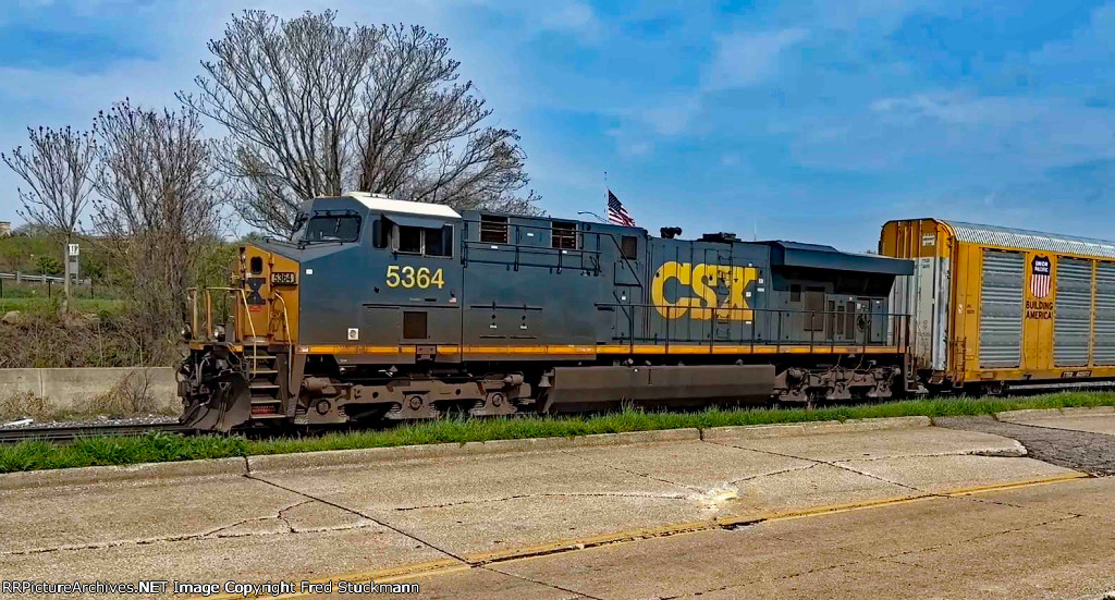 CSX 5364 leads a second M225.